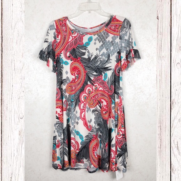 Dresses & Skirts - 🐰SALE🐰Women’s paisley feather T-shirt dress